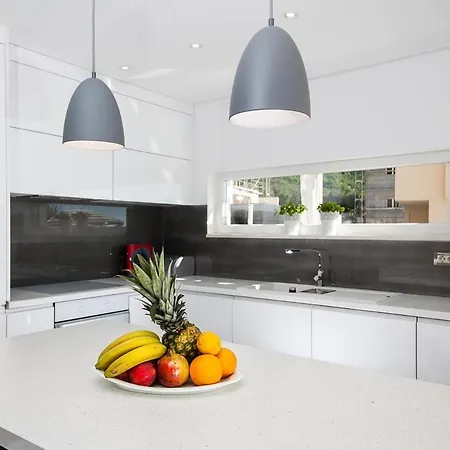 Sleeps 8 With Pool Air Con And Wifi Vila