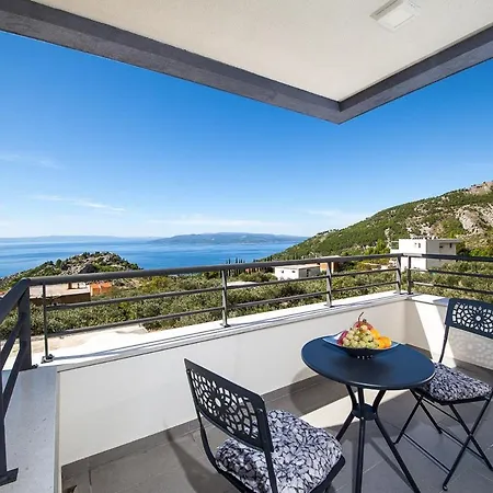 Sleeps 8 With Pool Air Con And Wifi *